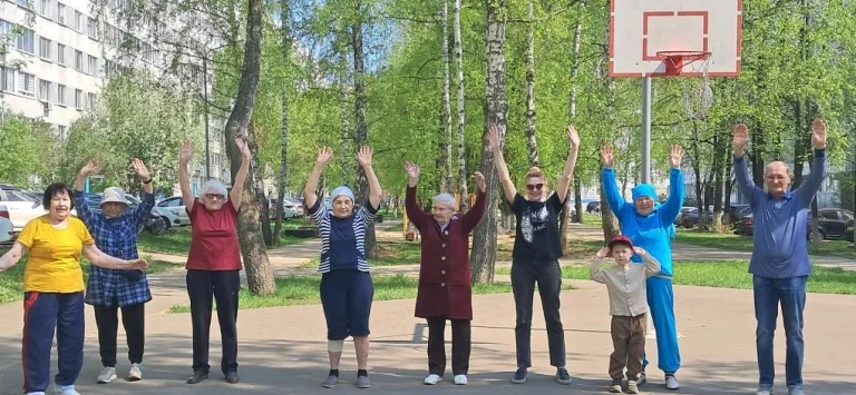 «Бодрое утро во дворе»