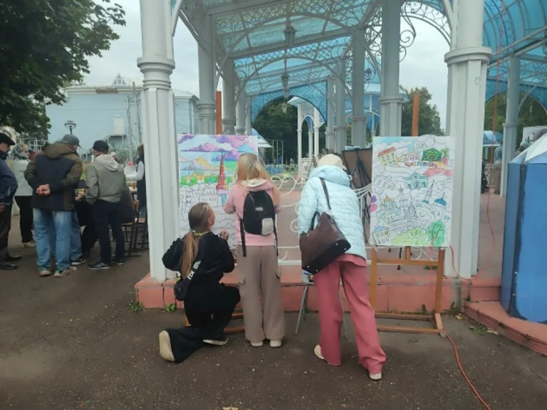 Выставка детских творческих работ «Виды города Чистополя». Мастер-класс «Раскрась достопримечательности Чистополя»