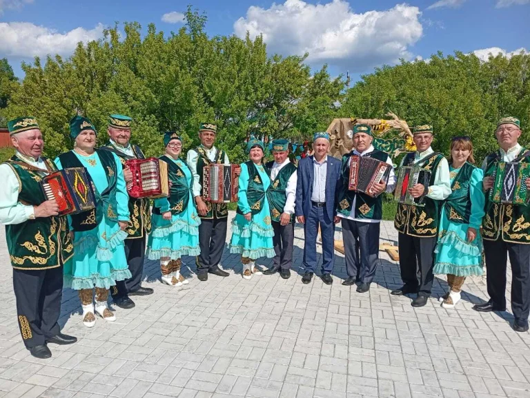 Пусть звучат мелодии гармони