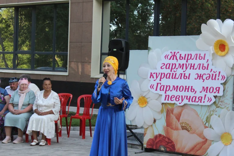 Традиционный праздник  «Жырлы, гармонлы, курайлы, жей»