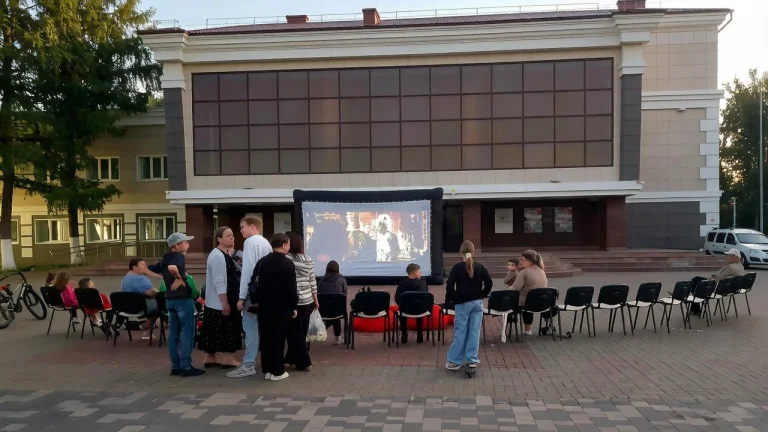 "Фестиваль уличного кино"