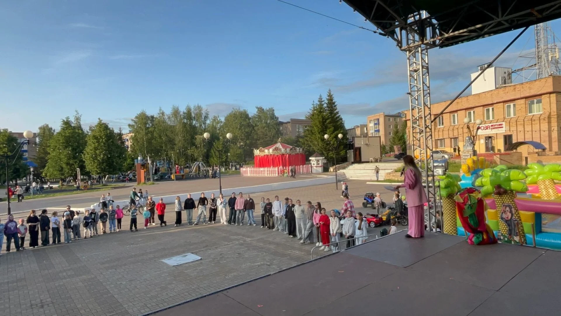 Развлекательно-танцевальная программа «Танцуй и пой»