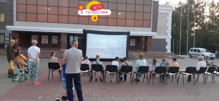 Фестиваль уличного кино