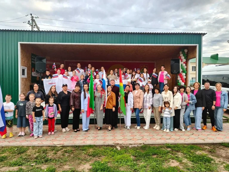 Всероссийская акция «Один флаг — одна страна», посвящённая Дню Государственного флага Российской Федерации