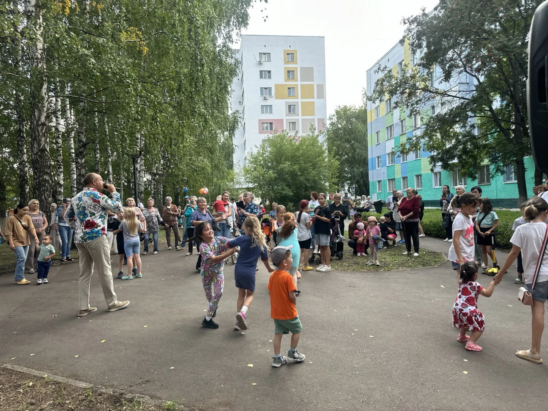Праздничный концерт "Здравствуй,лето!