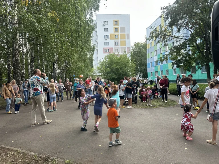 Праздничный концерт "Здравствуй,лето!