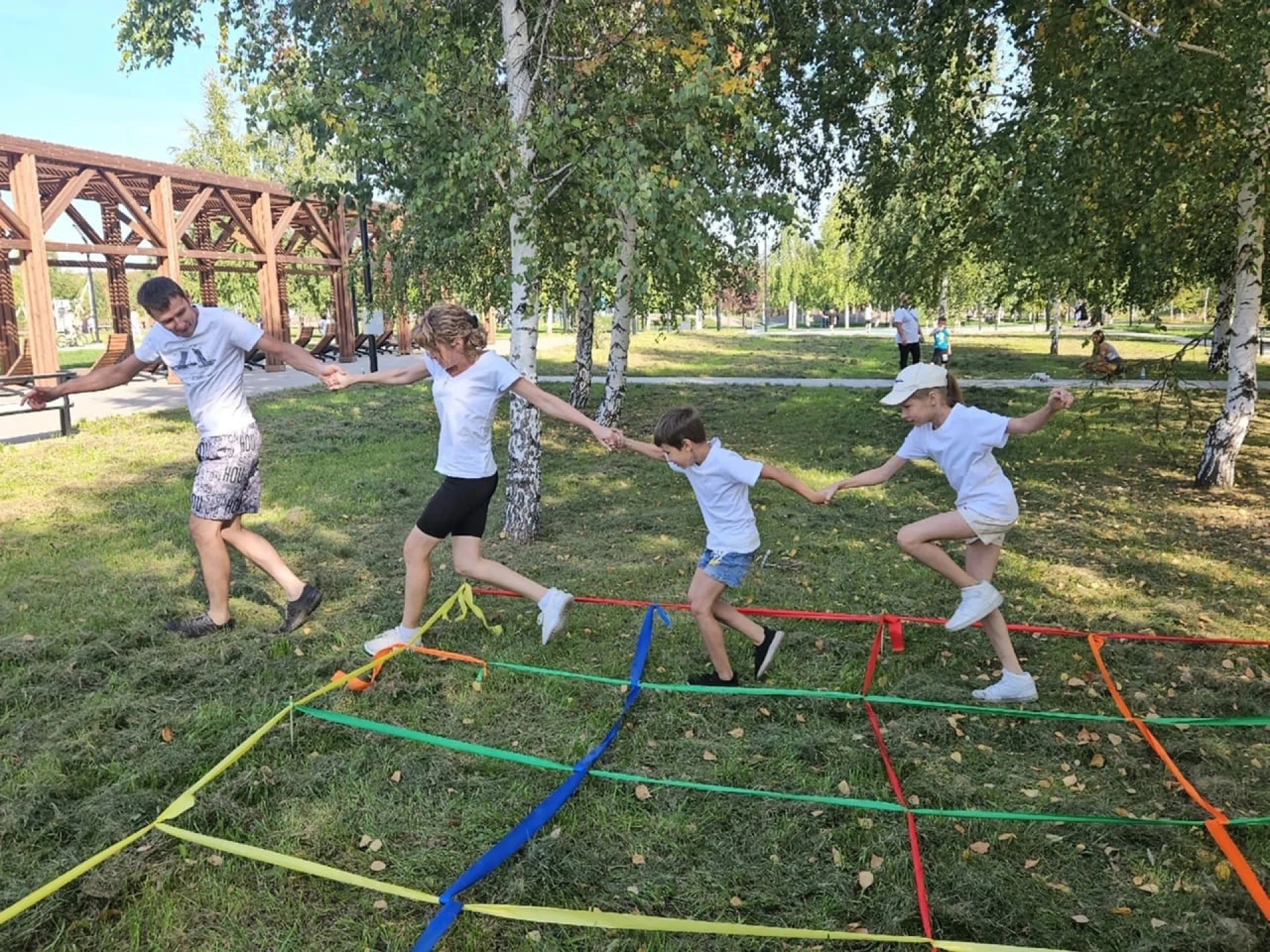 Семейный праздник "Всей семьёй на старт!"