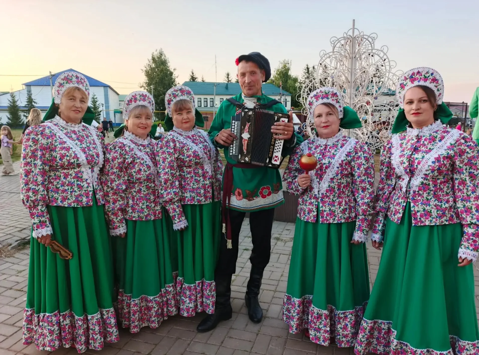 "Живи, село родное!"