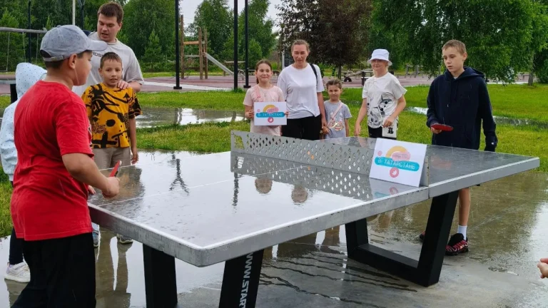 Теннис под открытым небом