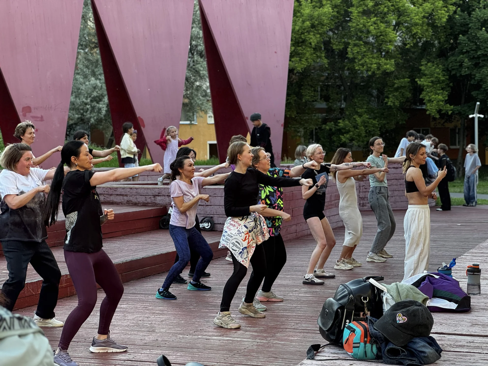 Тренировки по программе Zumba fitness с Олимовой Яной