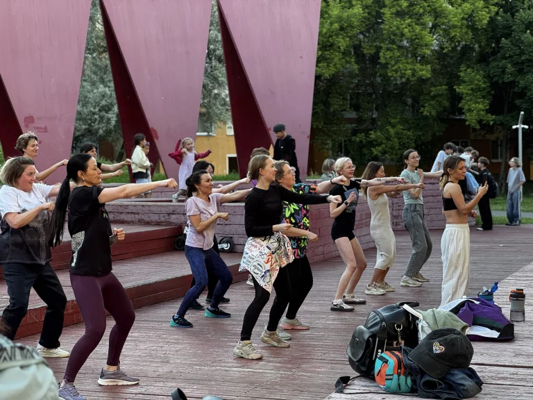 Тренировки по программе Zumba fitness с Олимовой Яной