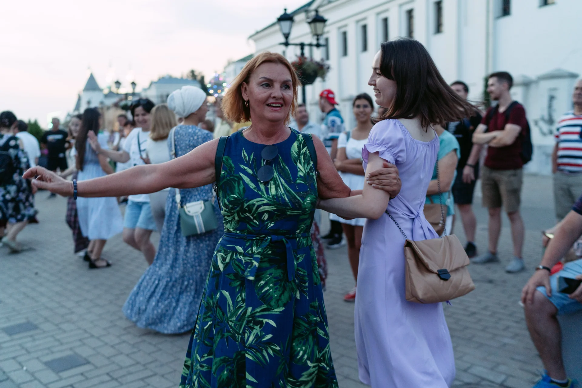 Все на улицу! Танцуем вместе!
