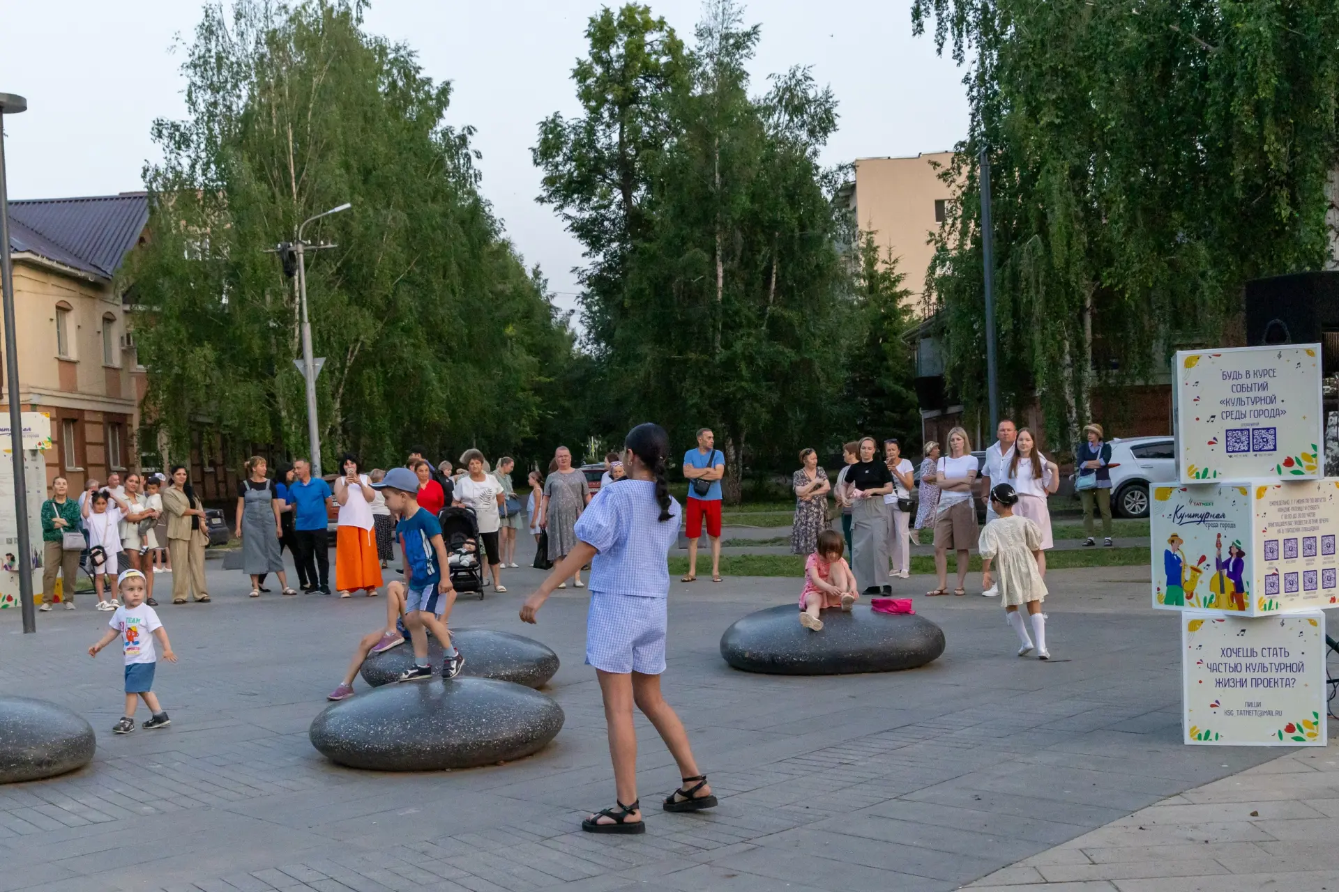 Концерт живой музыки. Культурная среда города