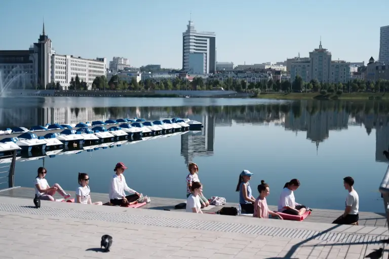 Инсайд флоу йога на Набережной озера Нижний Кабан