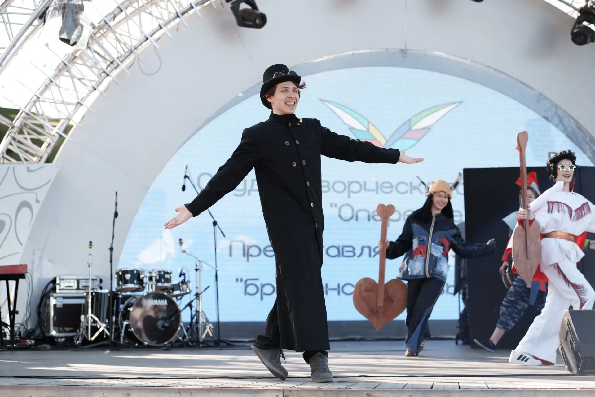 Театр мәйданчыгы паркта