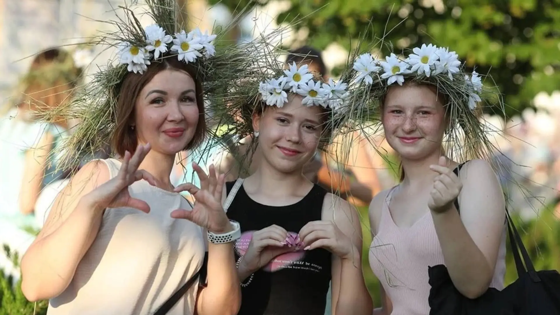 Музика белән мәхәббәт, гаилә һәм садакать көне белән табриклау
