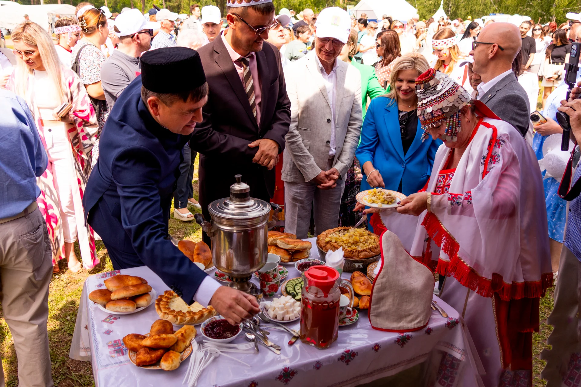 Национальные подворья