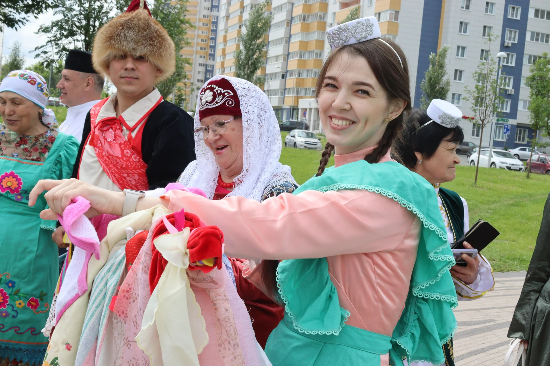 Сабантуй алдыннан бүләкләр җыю