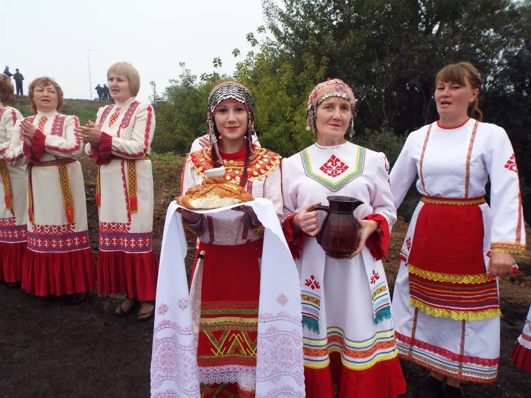 Праздничное мероприятие "День семьи,любви и верности"