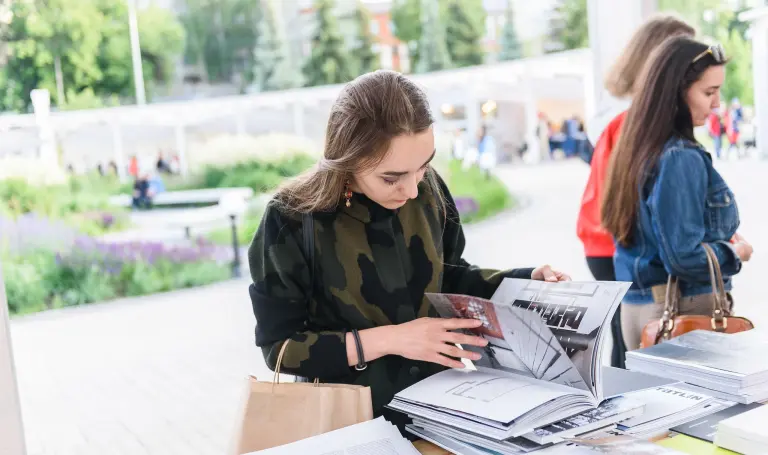 Библиотечный бульвар «Не проходите мимо! Почитайте нас!»
