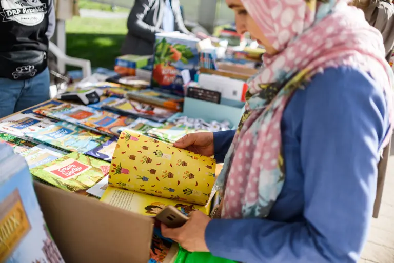«Книжный пикник на пледе»