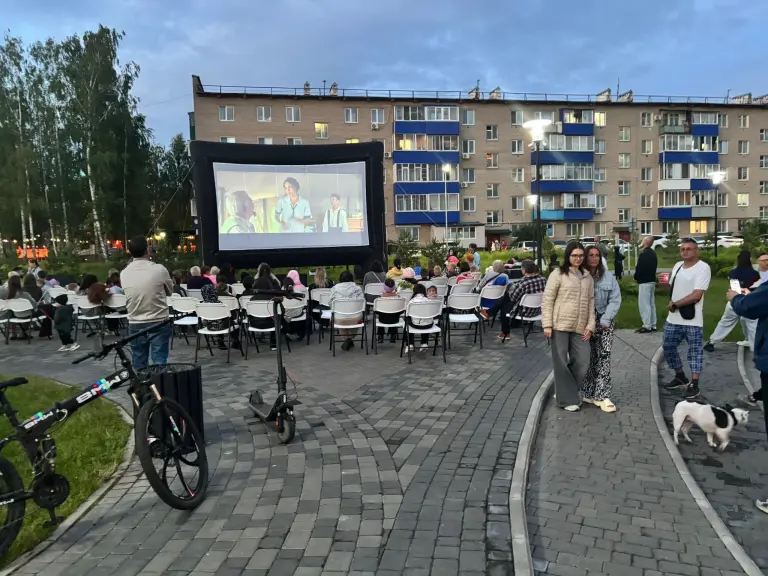 Уличный кинопоказ