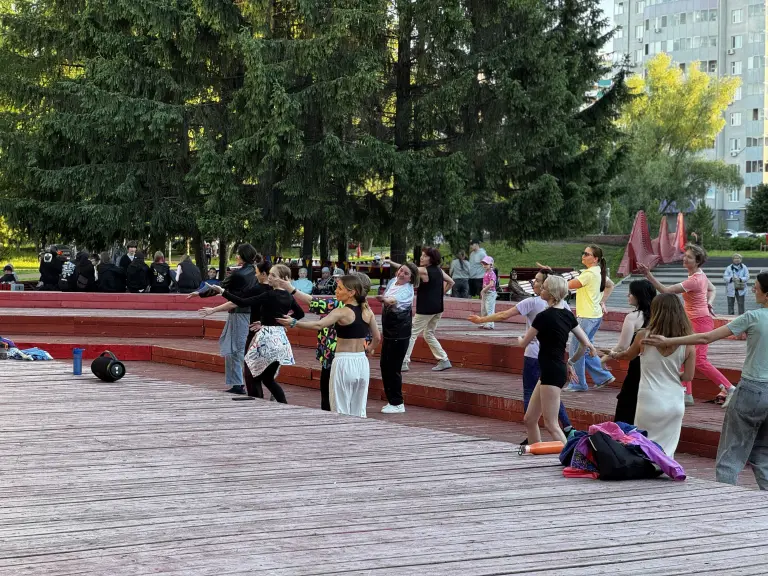 Тренировка по программе Zumba fitness с Олимовой Яной