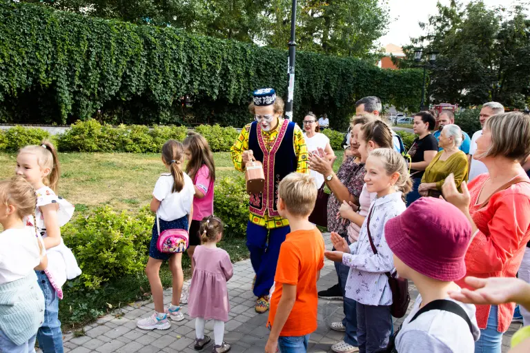 Музыкальные театральные игры в парке