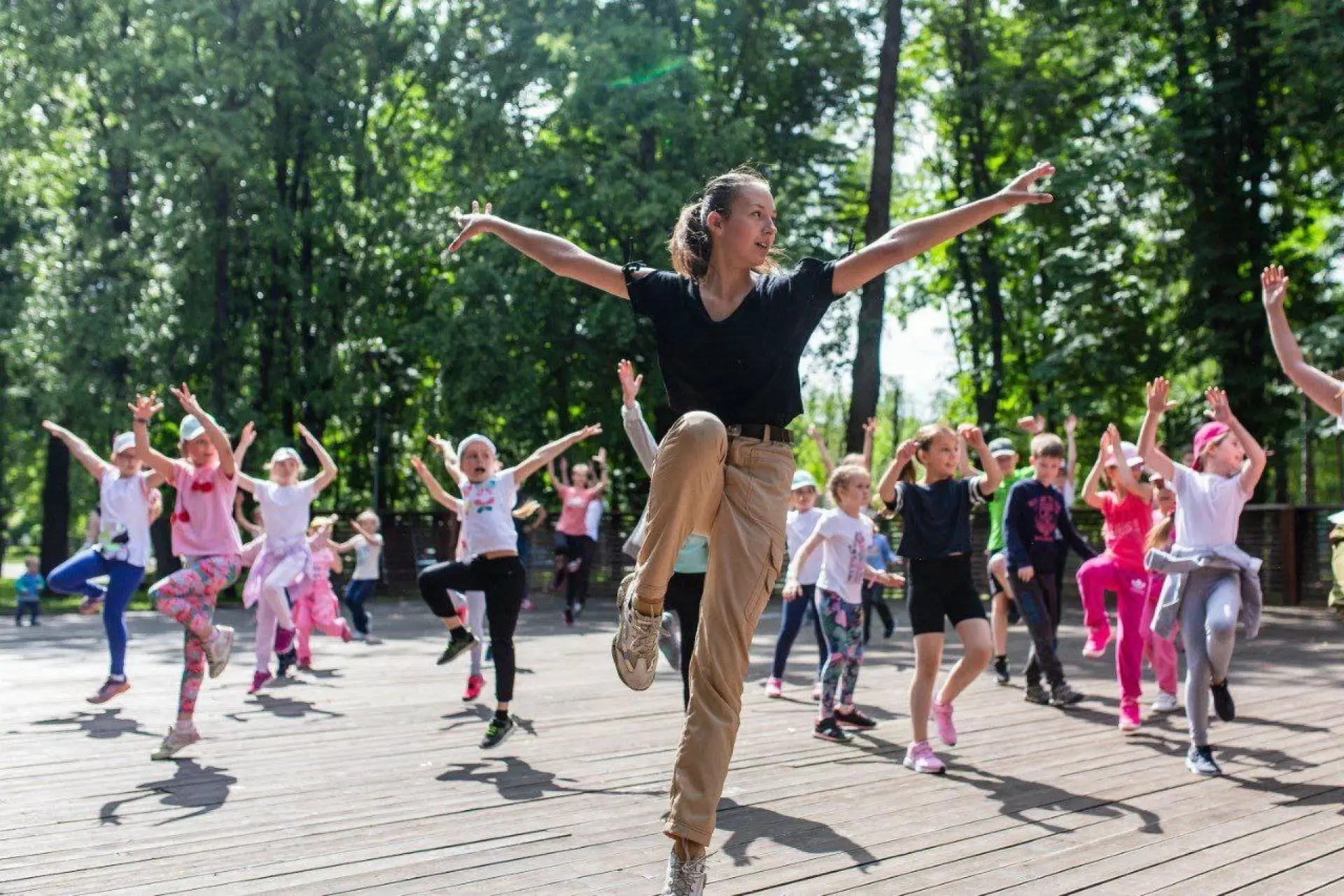 «Өч мизгел – өч бию: хисләрне хәрәкәт белән бирүне өйрәнү»