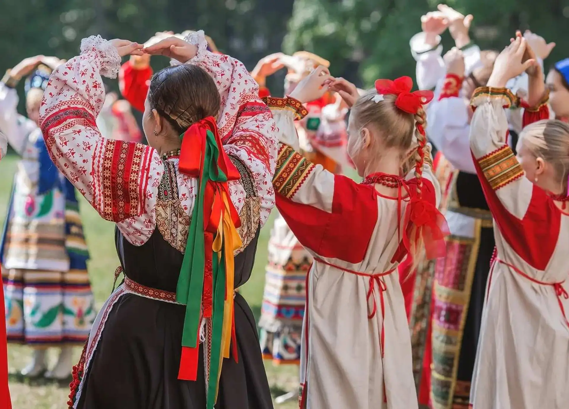 Лето в узорах: путешествие в традиции