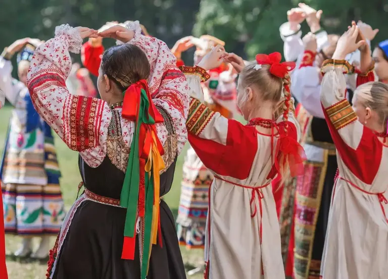 Лето в узорах: путешествие в традиции