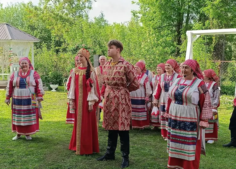 Театральная сцена историй