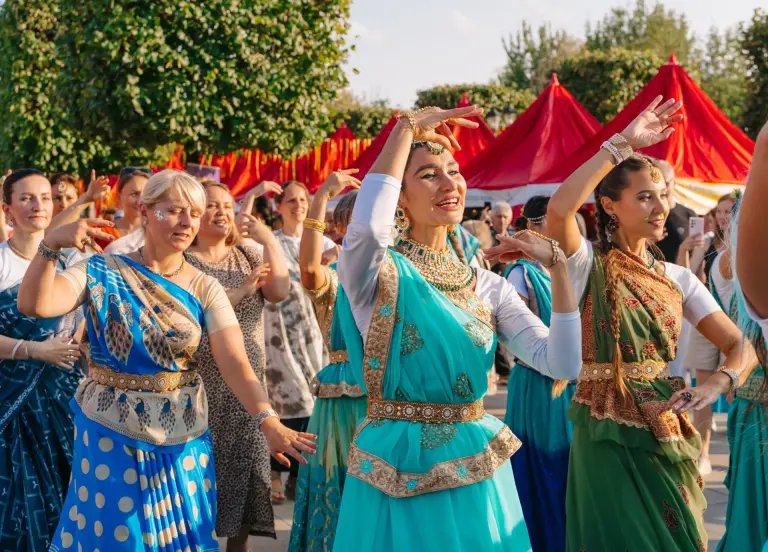Халыклар биенә