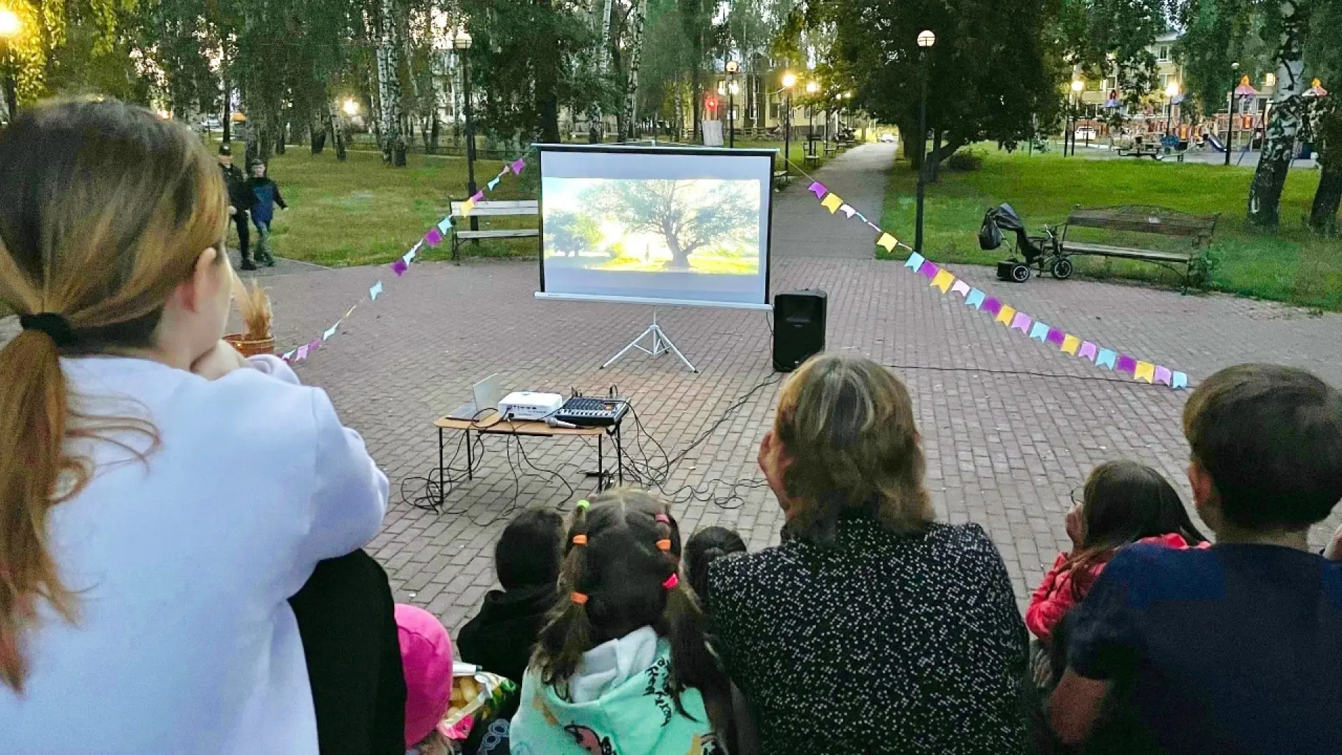 Семейный кинопоказ под открытым небом
