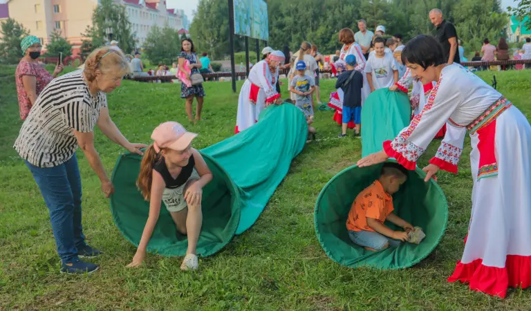 Пусть бегут неуклюже... прямо на нашу тусовку!