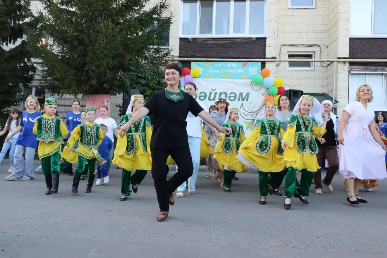 Дөньяда биҙәкле җыр-һәм-биҙәү эшчәнлеге
