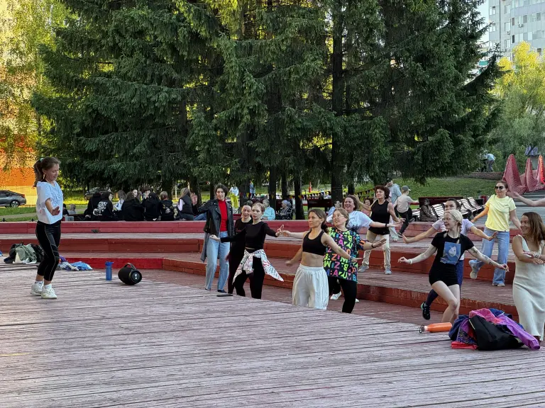 Тренировка по программе Zumba fitness с Олимовой Яной