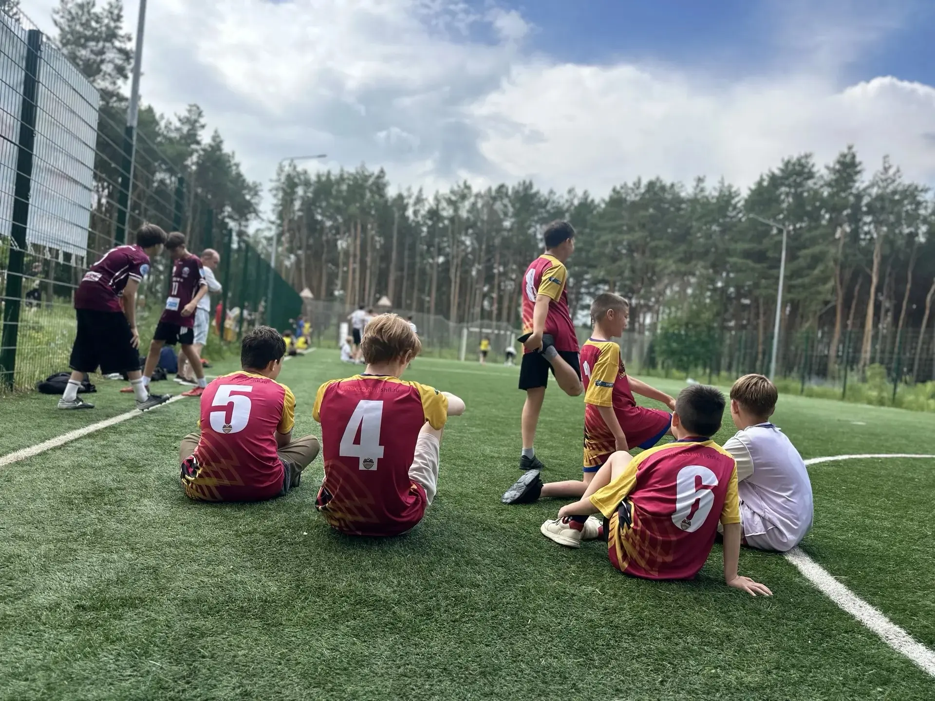 Мини-турнир по футболу для самых юных чемпионов!