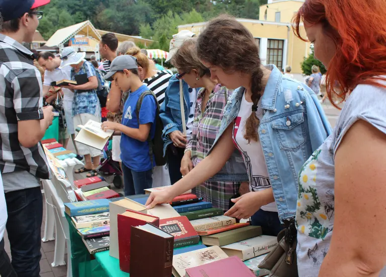 Книжное лето во дворе