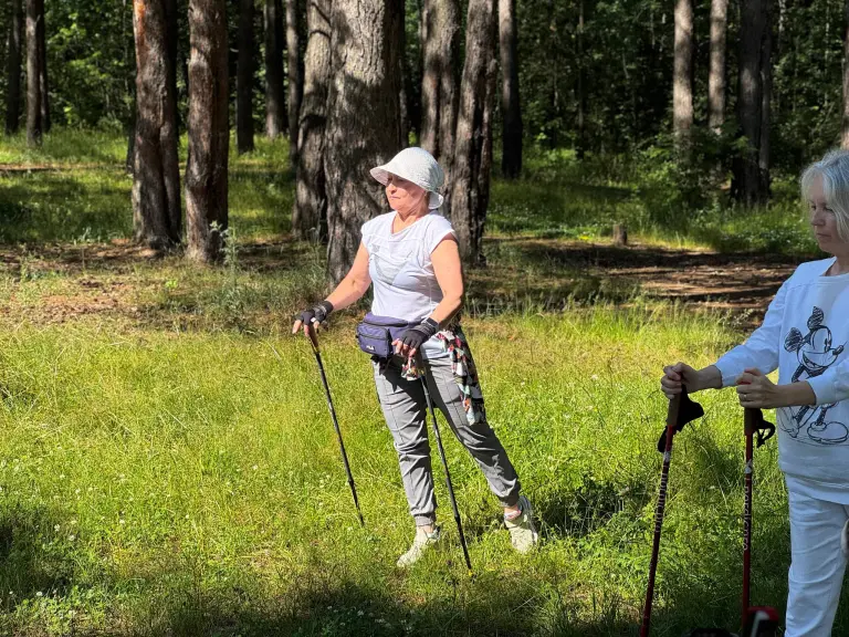 Скандинав пешә юллау Елена Серова белән