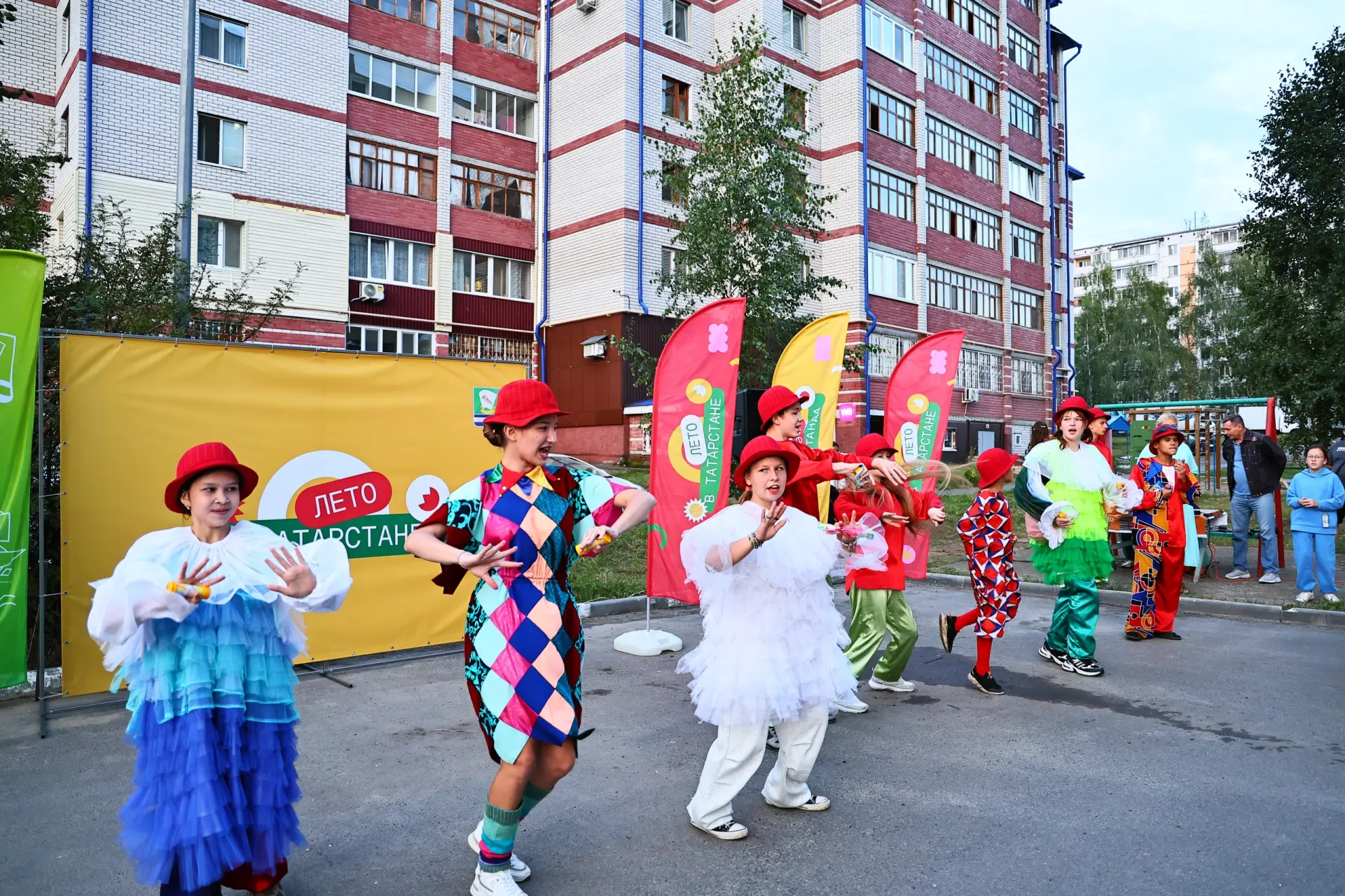Праздник двора - на Ура!