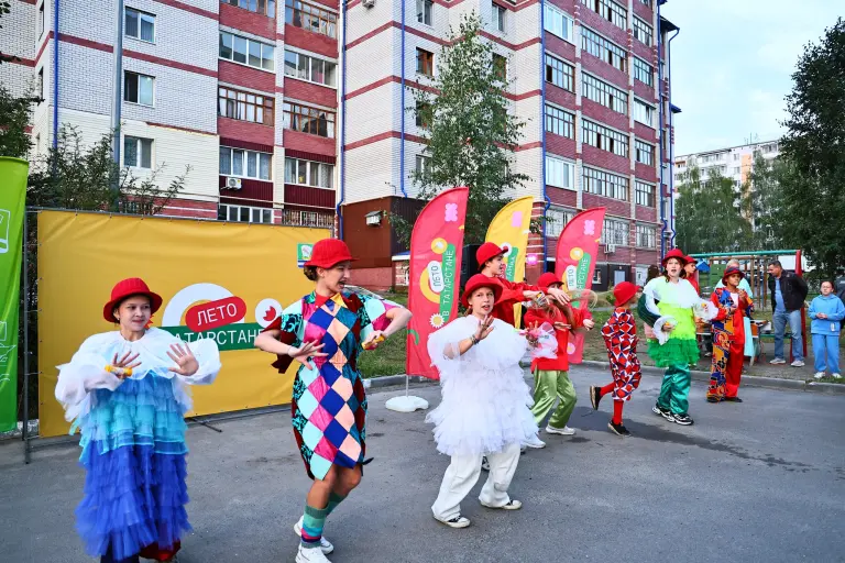 Праздник двора - на Ура!