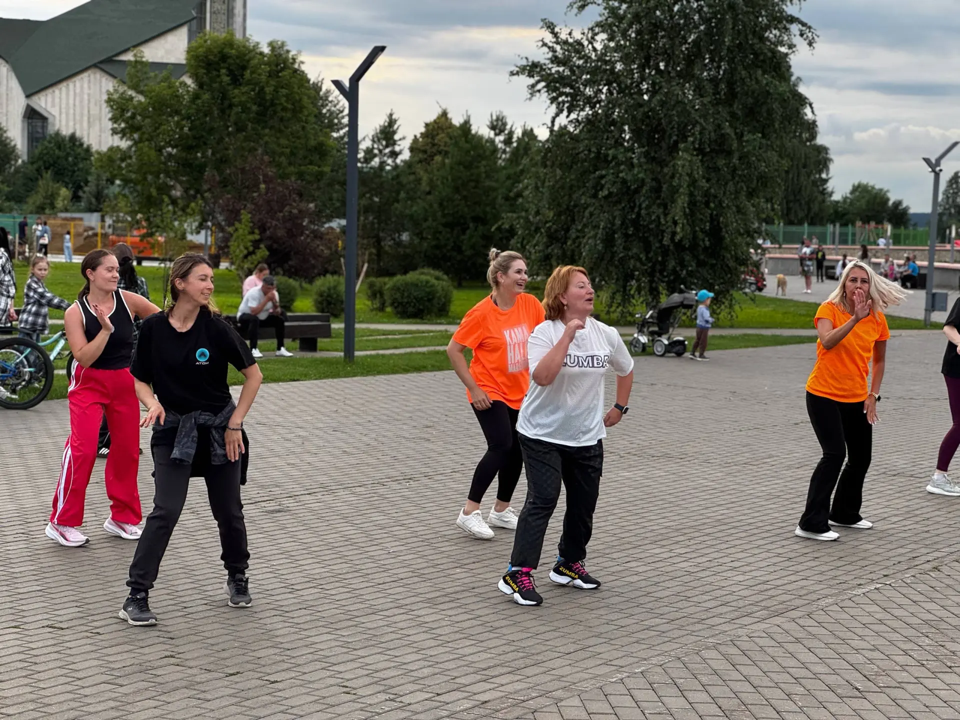 Тренировка по программе Zumba fitness с Олимовой Яной
