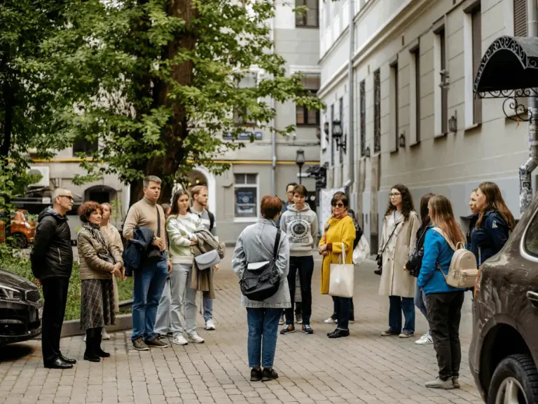 Пешеходная экскурсия по улице Центральной