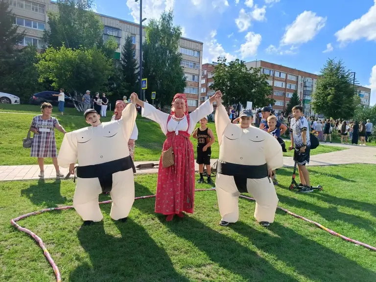 Живи и здравствуй, улица родная