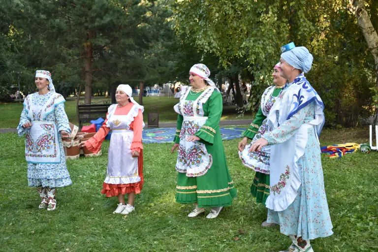 Песня нас объединяет