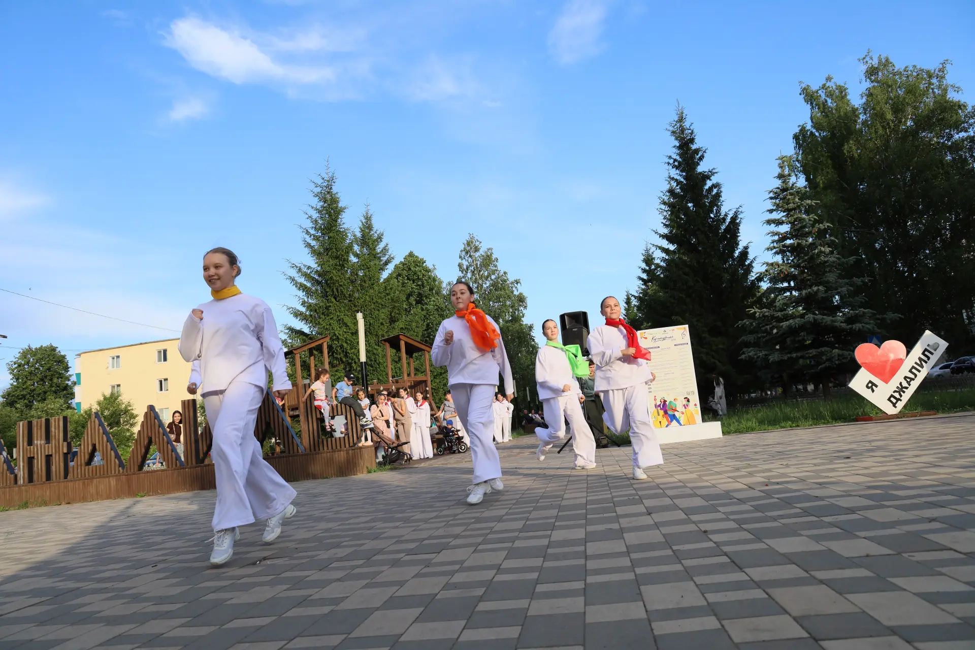 Музыка и танцы